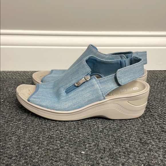 Bzees Shoes - Bzees Zipline Denim Fabric Women's Wedge Sandal Size 9 Comfy Adjustable Zipper